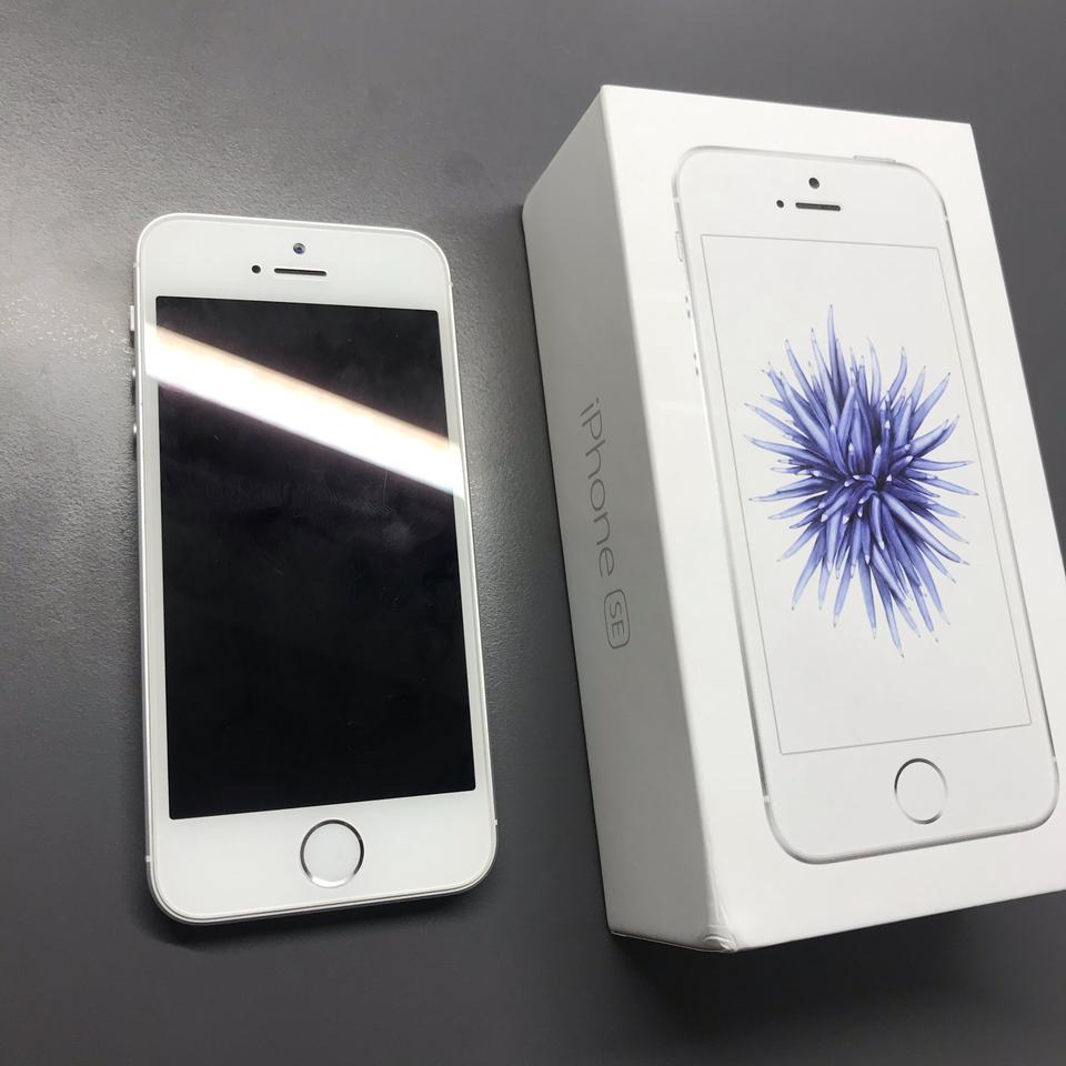 아이폰 se 실버 S급 32g