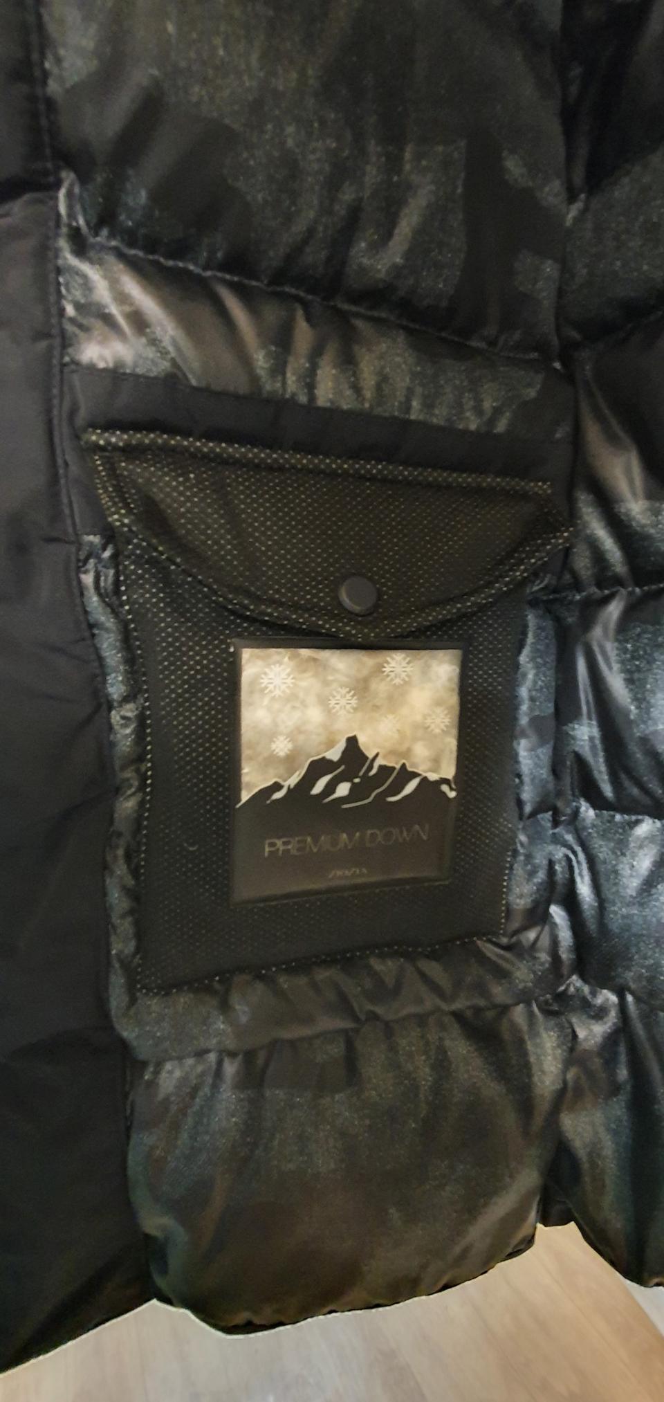 지오지아 롱패딩 입니다