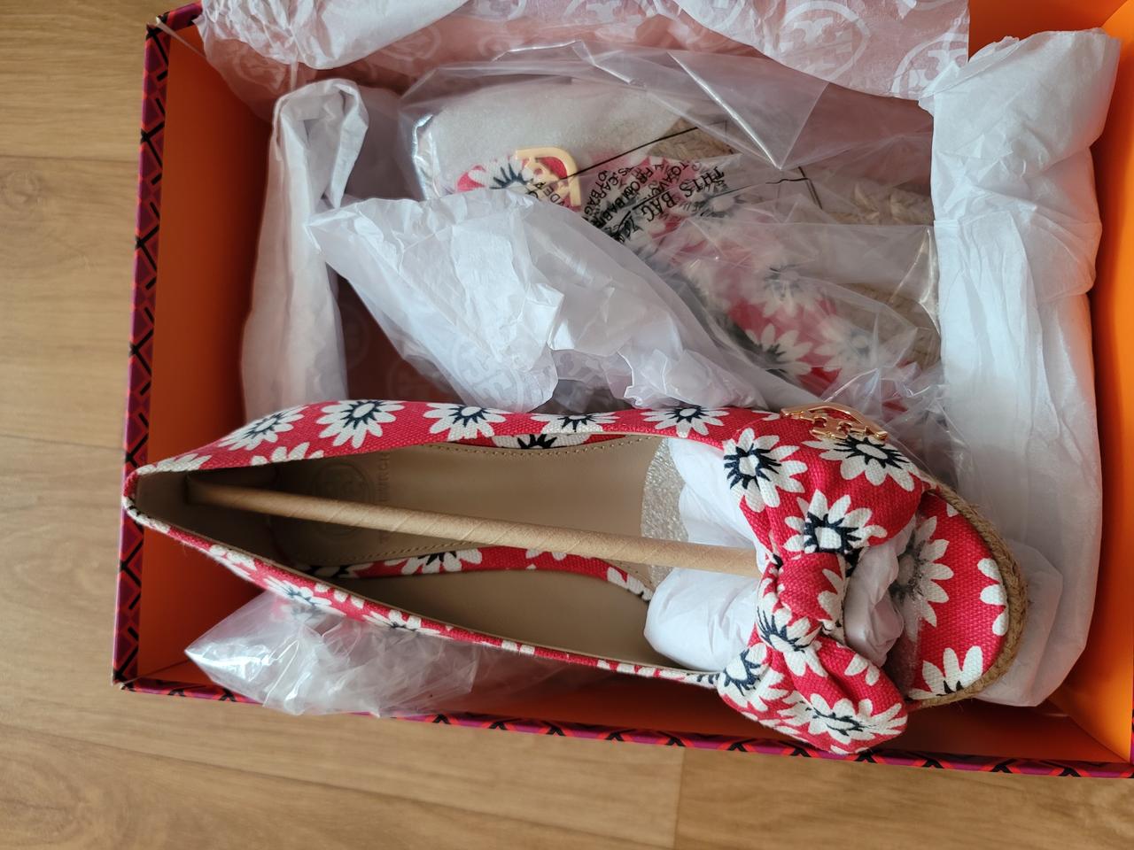 토리버치 꽃 웨지 구두 7사이즈(240) 새상품