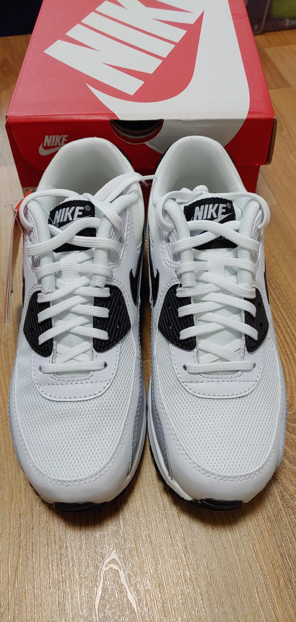 새상품 나이키 운동화 에어맥스 90 에센셜 245mm