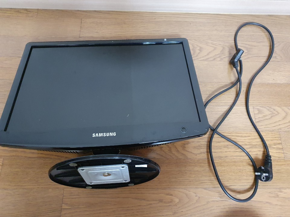 20인치 LCD 삼성 모니터 PE20BS 판매합니다.