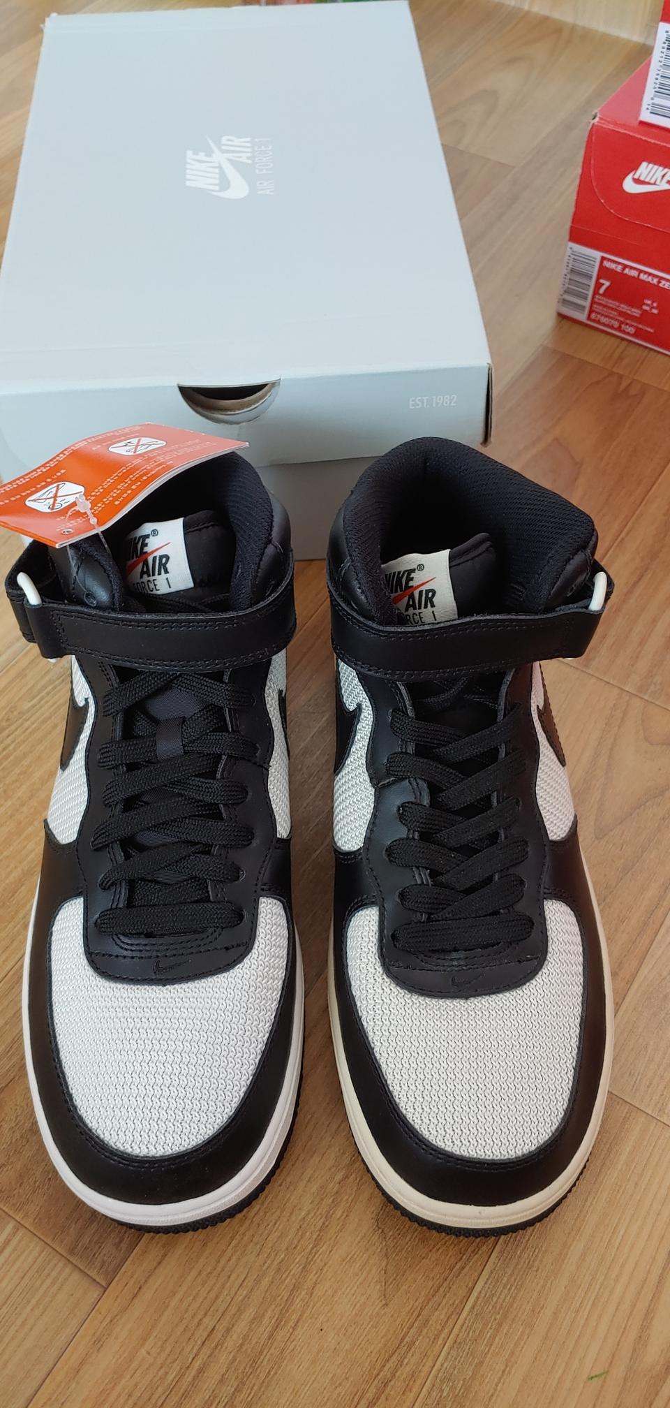 새상품 나이키 운동화 에어포스1 MID '07 250mm