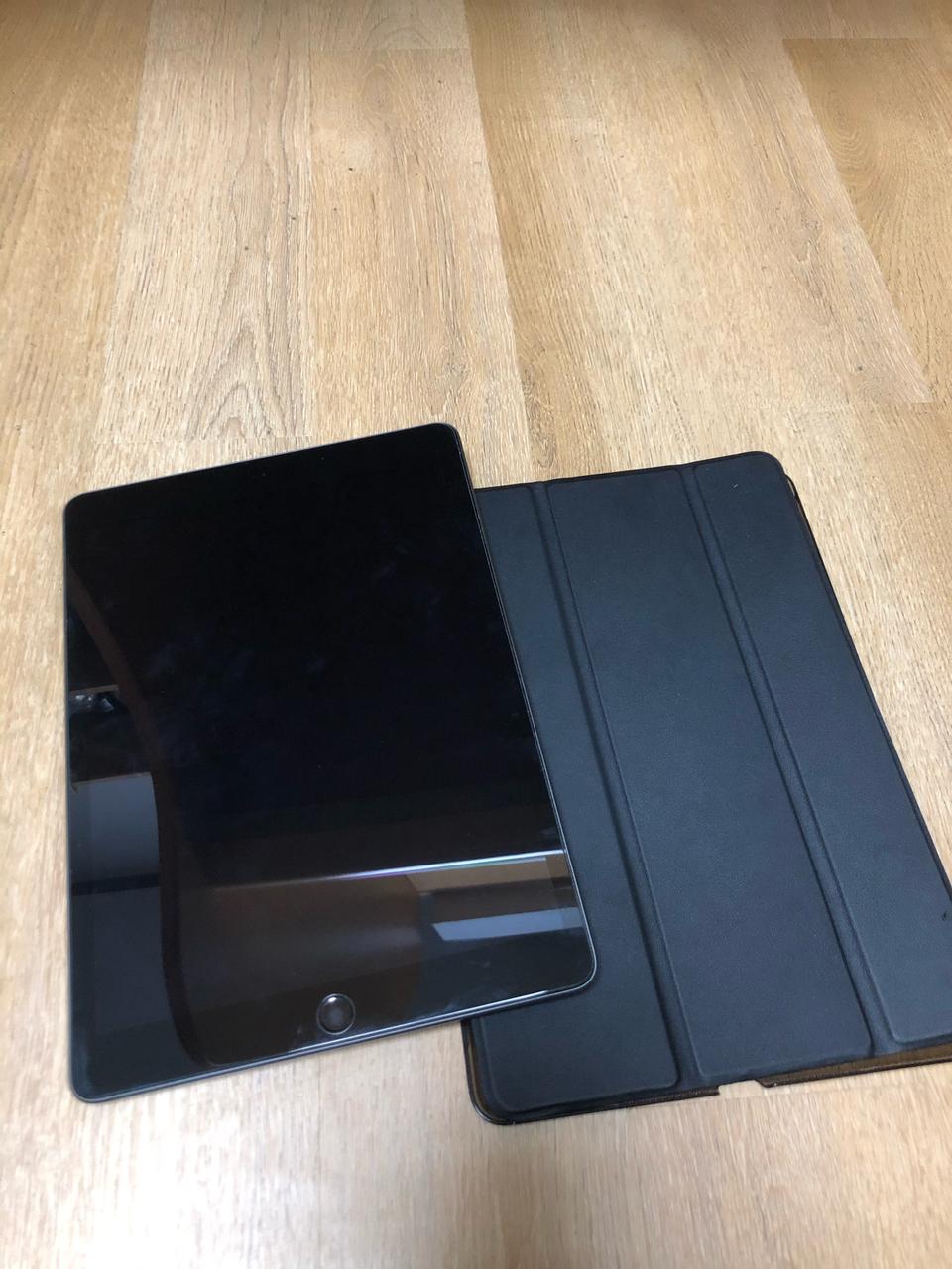아이패드 7세대 32기가 풀박스 + 케이스