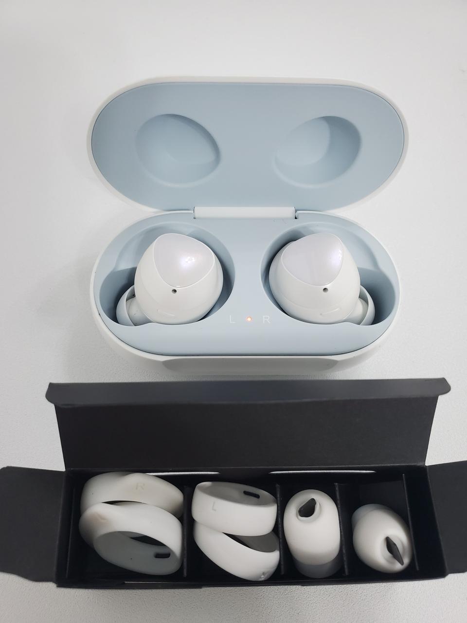 갤럭시버즈 SM-R170 화이트 판매합니다^^