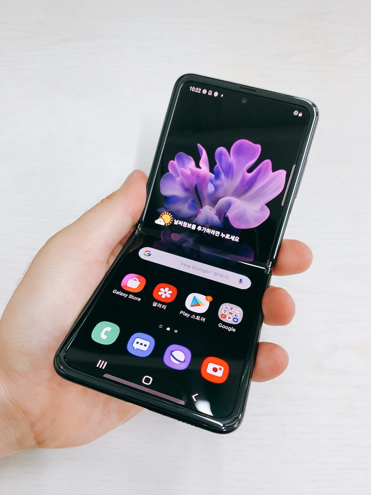 새폰급 자급제 Z플립 256기가 대용량 깔끔한 블랙색생 판매합니다!