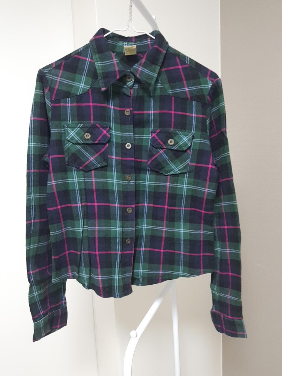 가을겨울용 딥그린색 남방 셔츠 프리사이즈 한번입고 보관만함