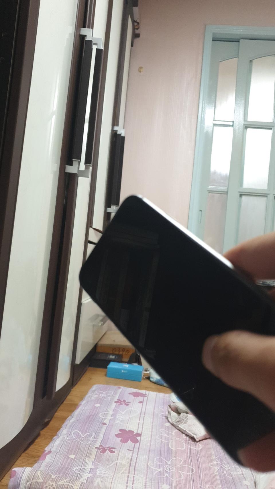 아이폰6 팝니다. 충전기(잭) 같이 드려요.