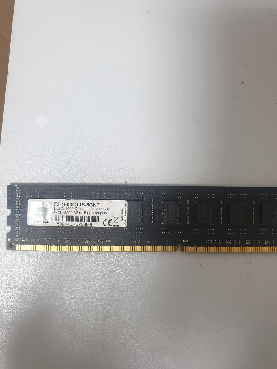 D3, 8GB 12800 컴 메모리 판매 합니다.