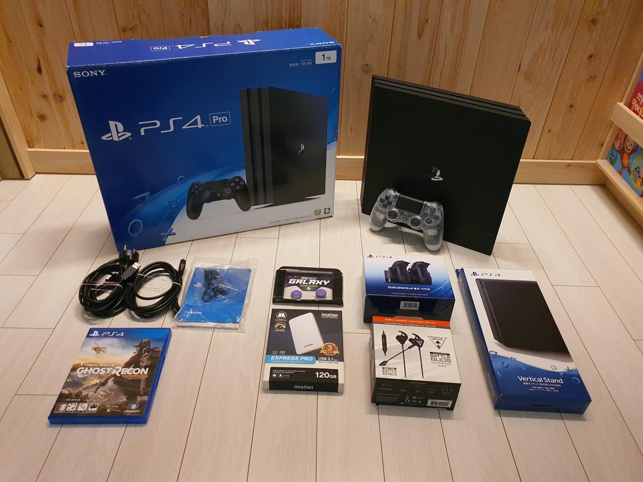 플스4 프로  듀얼쇼크1개.SSD128GB, 듀얼쇼크충전기 풀셋 팝니다