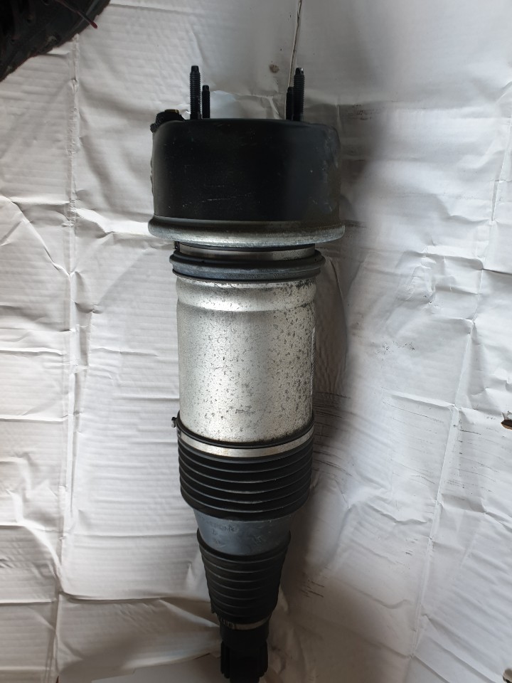 재규어 xj. 뒤 에어쇼바. 좌측