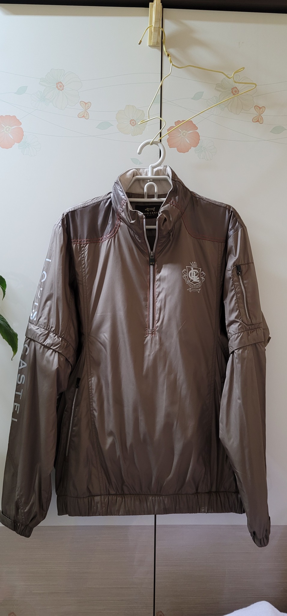 루이까스텔 카키 바람막이 (남성상의)