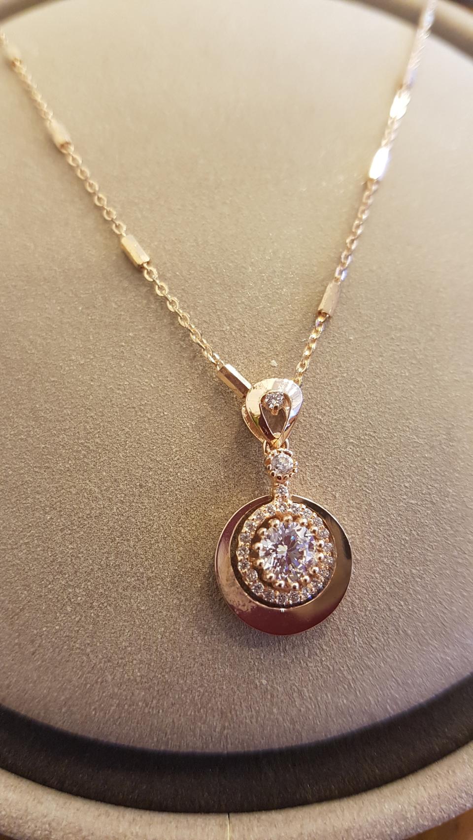 은 큐빅메달 목걸이