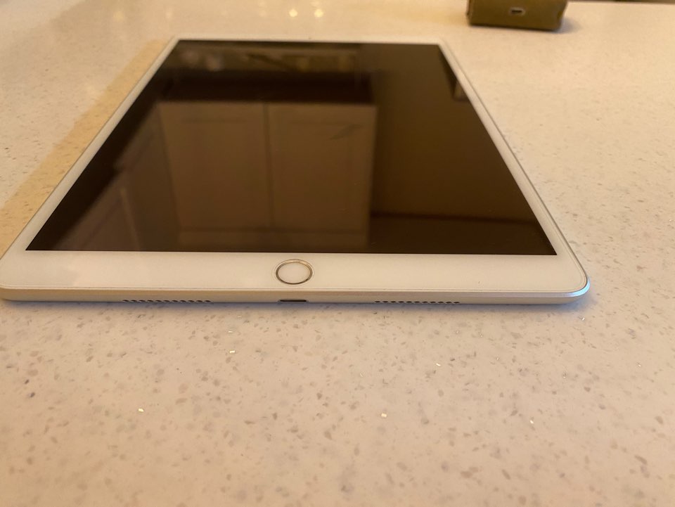 애플 아이패드 에어3 실버 64GB 팝니다