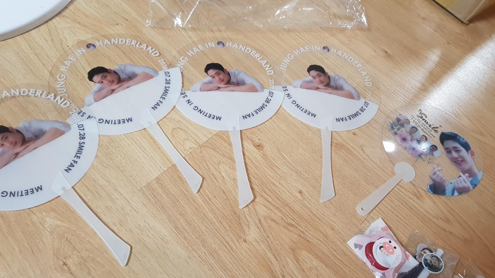 부채 개당 4.000원 사진에 있는 수량 만큼 있어요