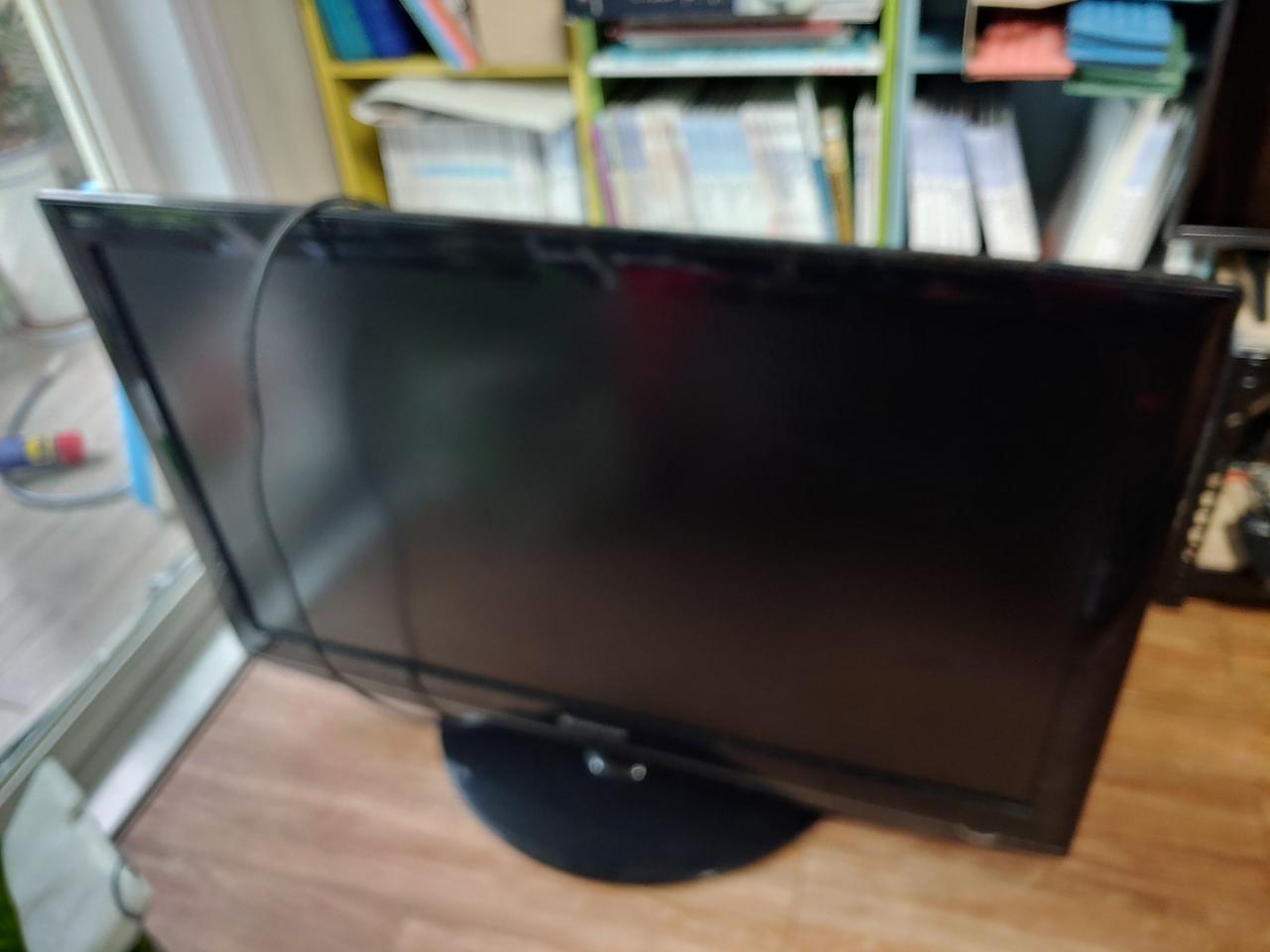 2008년 구매한 LG 42인치 LCD TV입니다.