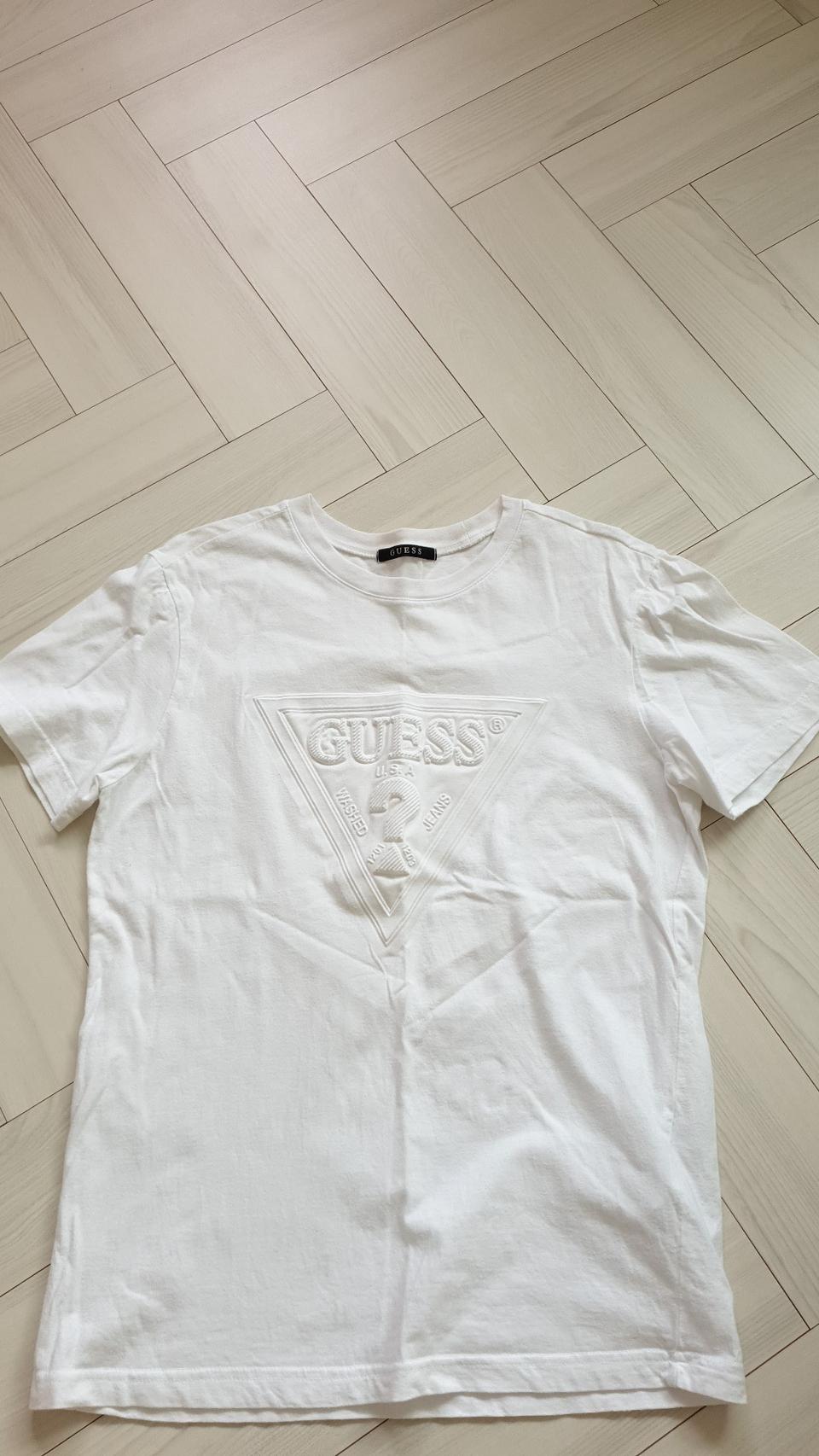 게스 티셔츠 2,000원