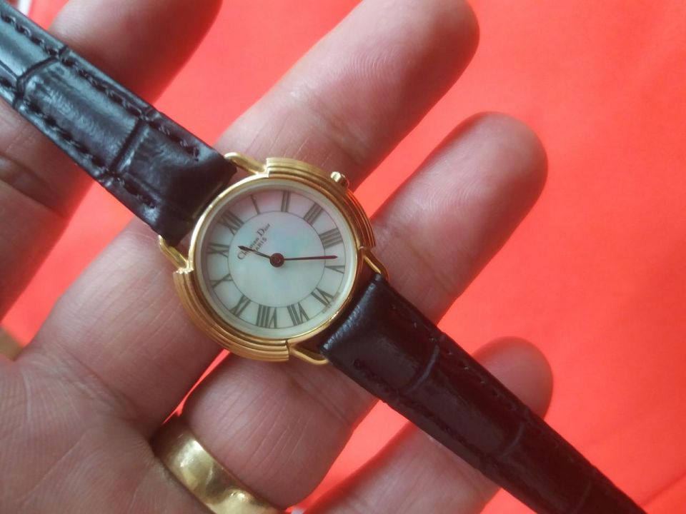 정품-크리스찬-디올-DiOr-명품시계-스위스제-콤보-자개판-3쉘-각문형-특A급-여성용