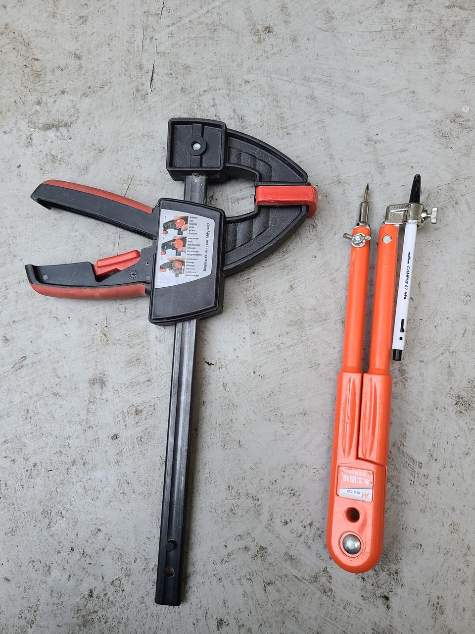 콤퍼스  바이스