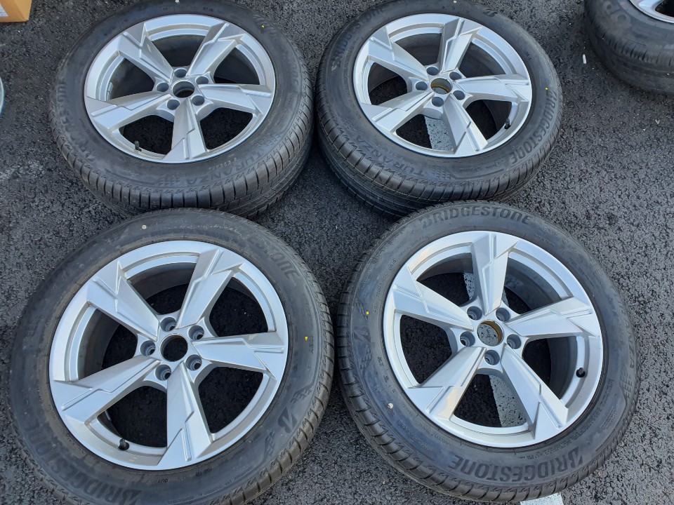 아우디 A6 18인치 휠타이어 2255518 팝니다.