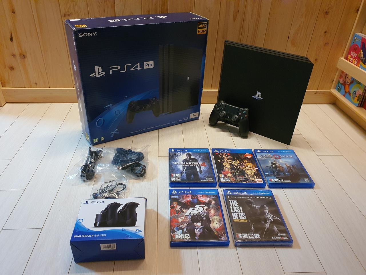 플스4 프로  7218B  1TB 풀세트 (2020년4월 구매) 팝니다