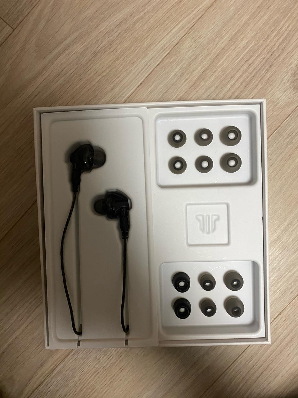 티탄  이어폰 판매합니다.