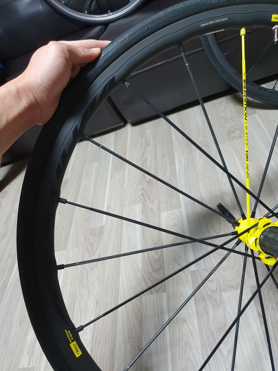 마빅 시리움 125주년 한정판 특A급 로드 휠셋 팝니다