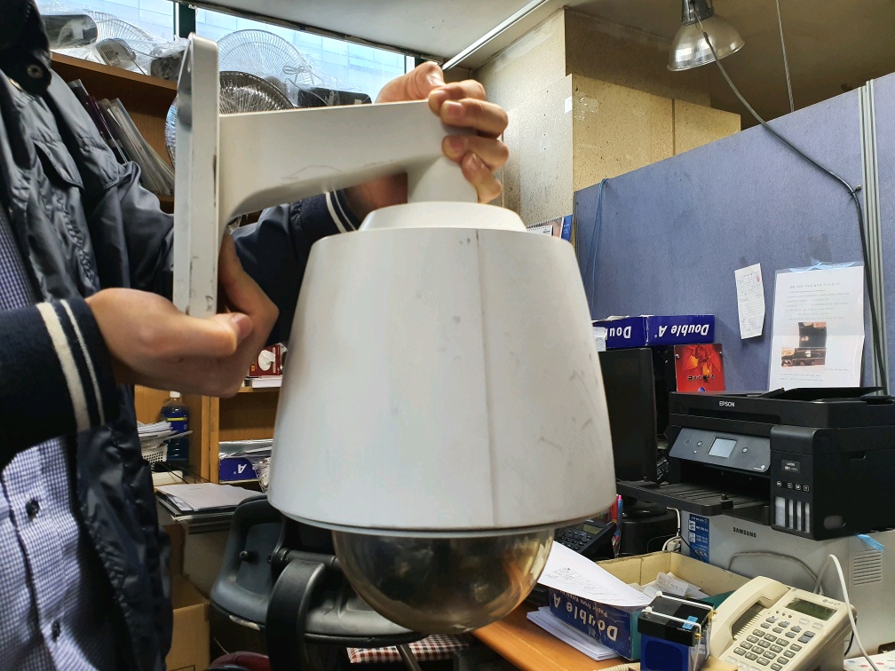 52만화소 고해상도 37배 PTZ 하우징 일체형카메라 판매합니다.