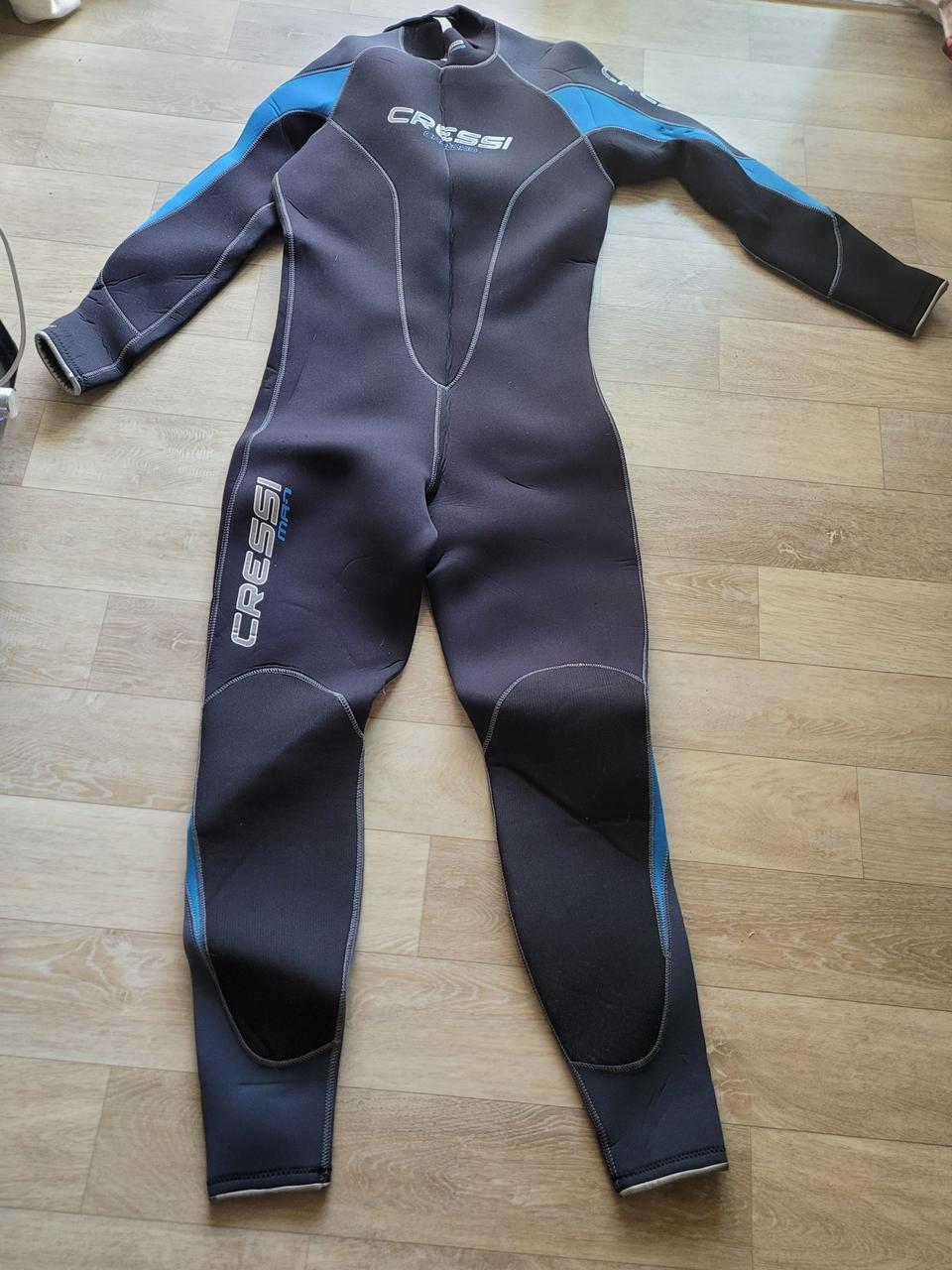 다이버 슈트 등