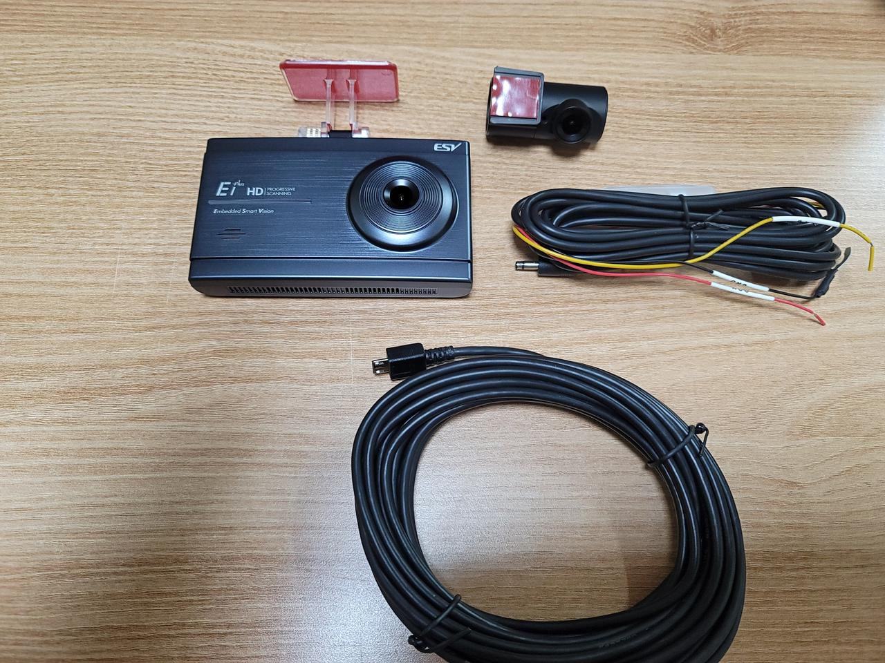 ESV E1 plus 블랙박스 팝니다. 상태A급이에요.