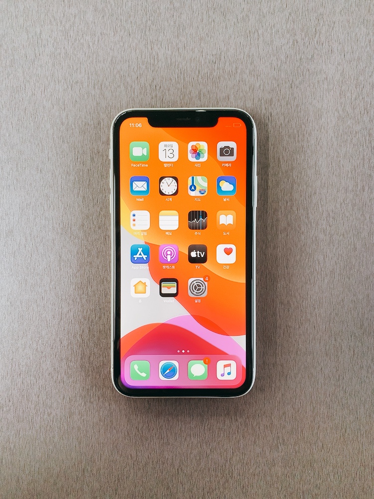 애플 아이폰11 128기가 대용량 깔끔한 화이트 색상 저렴하게 팔아요!
