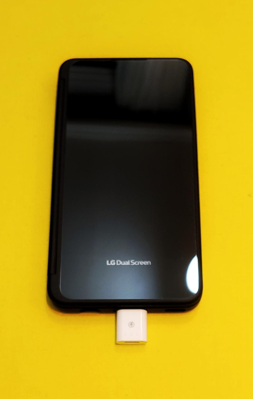 [거래완료] V50s 듀얼스크린 + 전용 젠더 + 전용 보호필름 1set