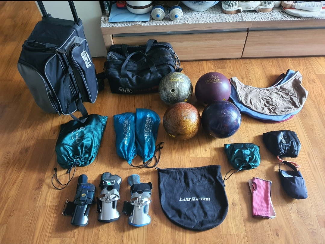 볼링공, 볼링가방, 손목보호대 등등 볼링용품들 저렴하게 합 32만원