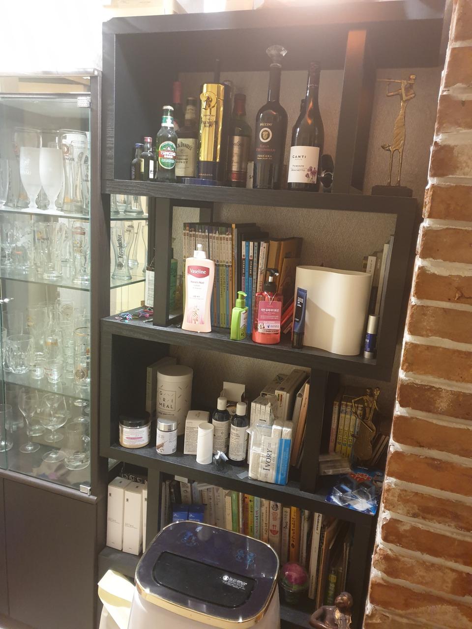 책장 진열장 팝니다.