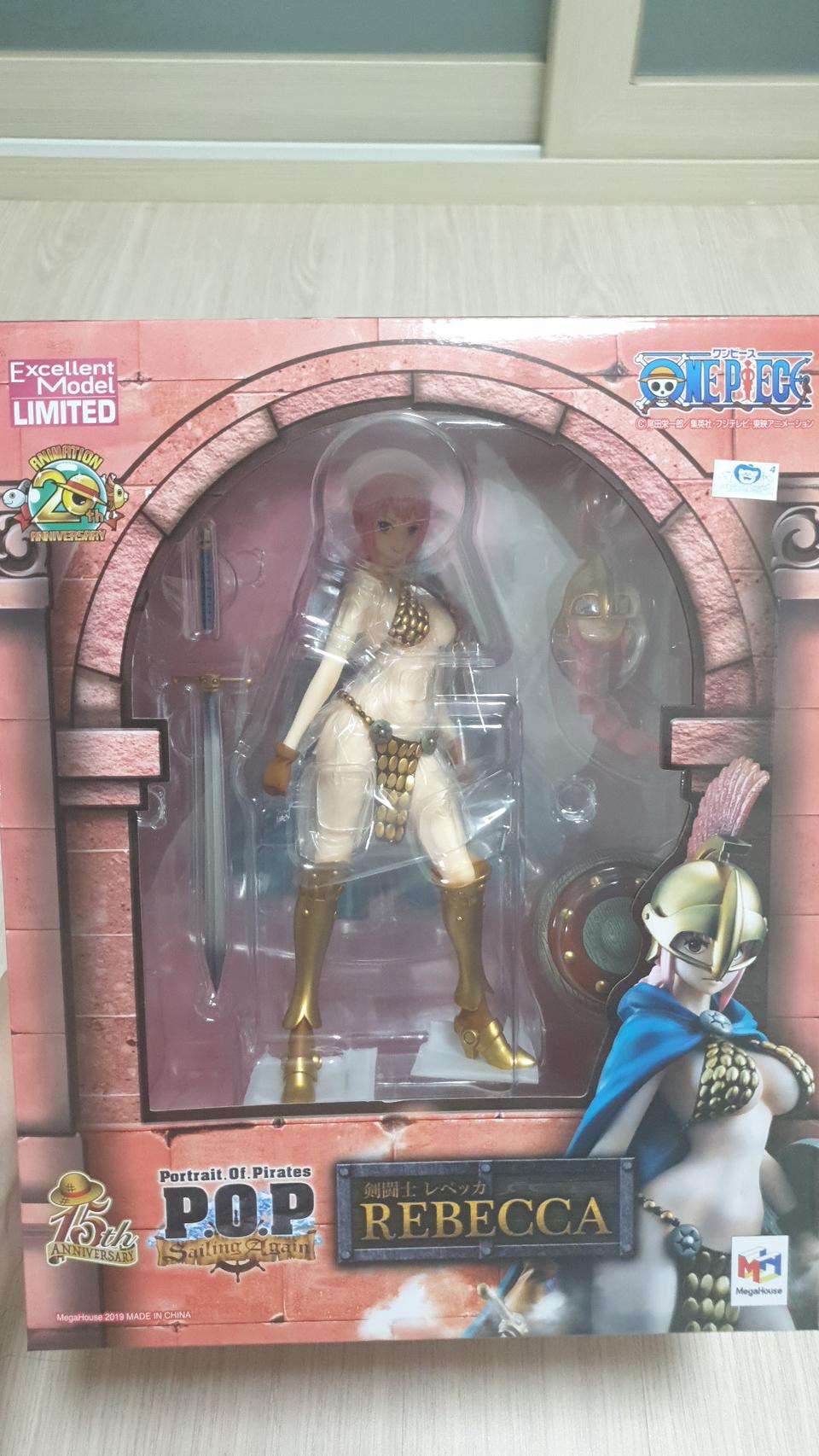 pop피규어 레베카 판매합니다^^