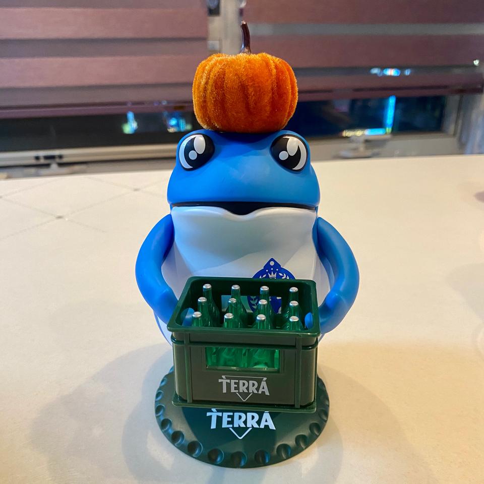 미개봉 새상품) 테라 박스 들고 온 진로 두꺼비 피규어