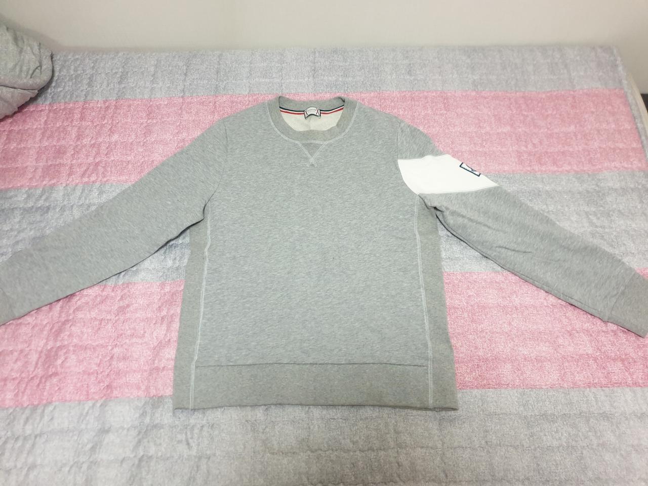 몽클 감마블루 맨투맨 팝니다