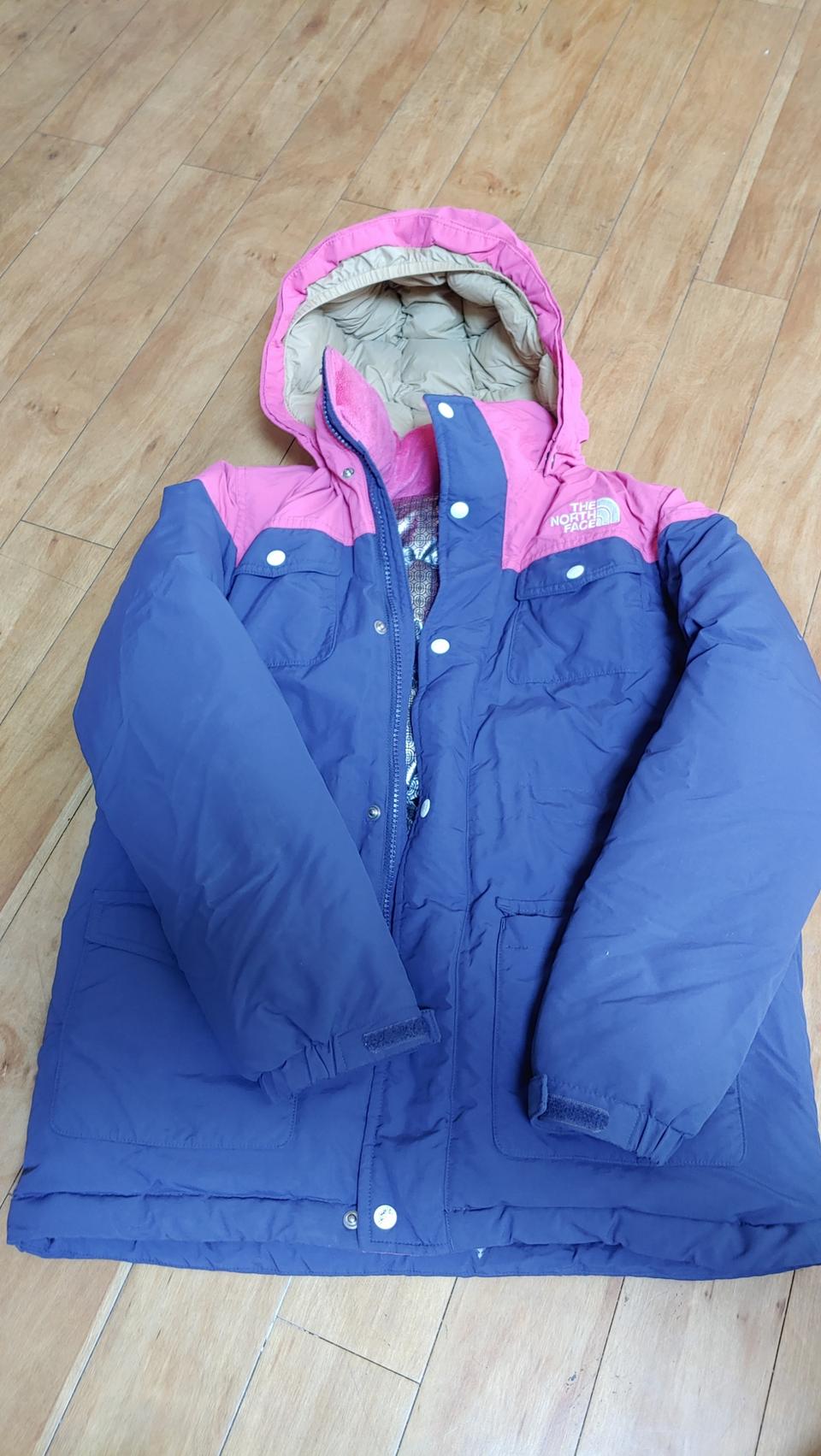 노스페이스 구스 패딩 (140 사이즈)