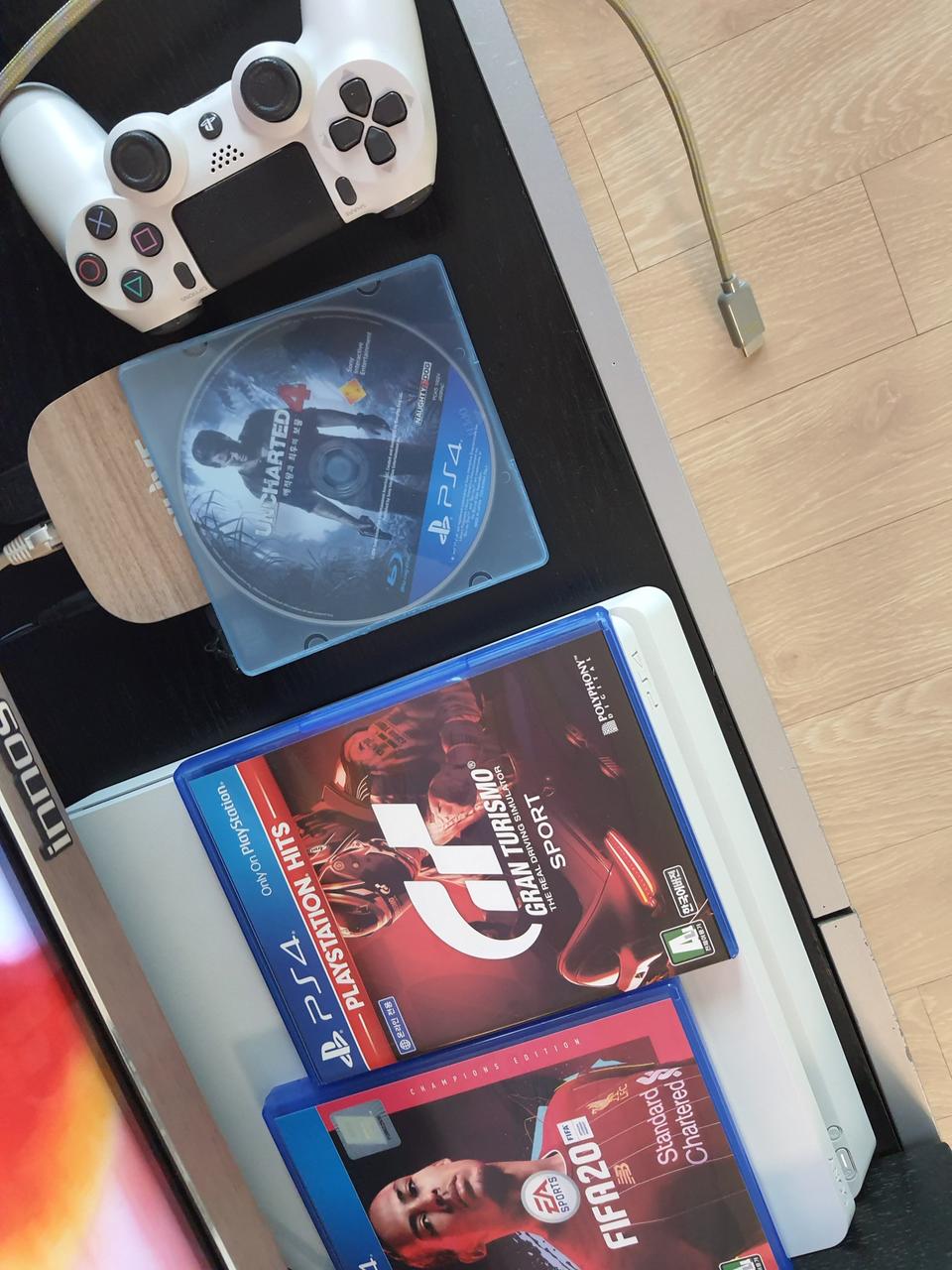 플스4 슬림(박스포함)+언차티드4+피파20+그란투리스모 18.만에 팔아요