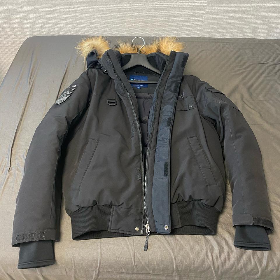 디스커버리밀포드숏패딩