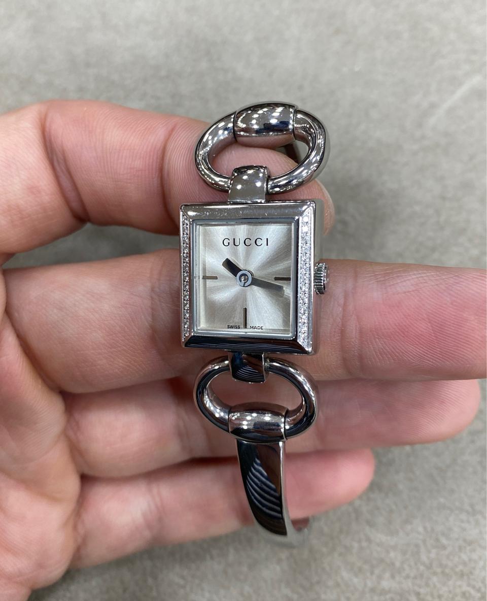 구찌 메탈 여성시계