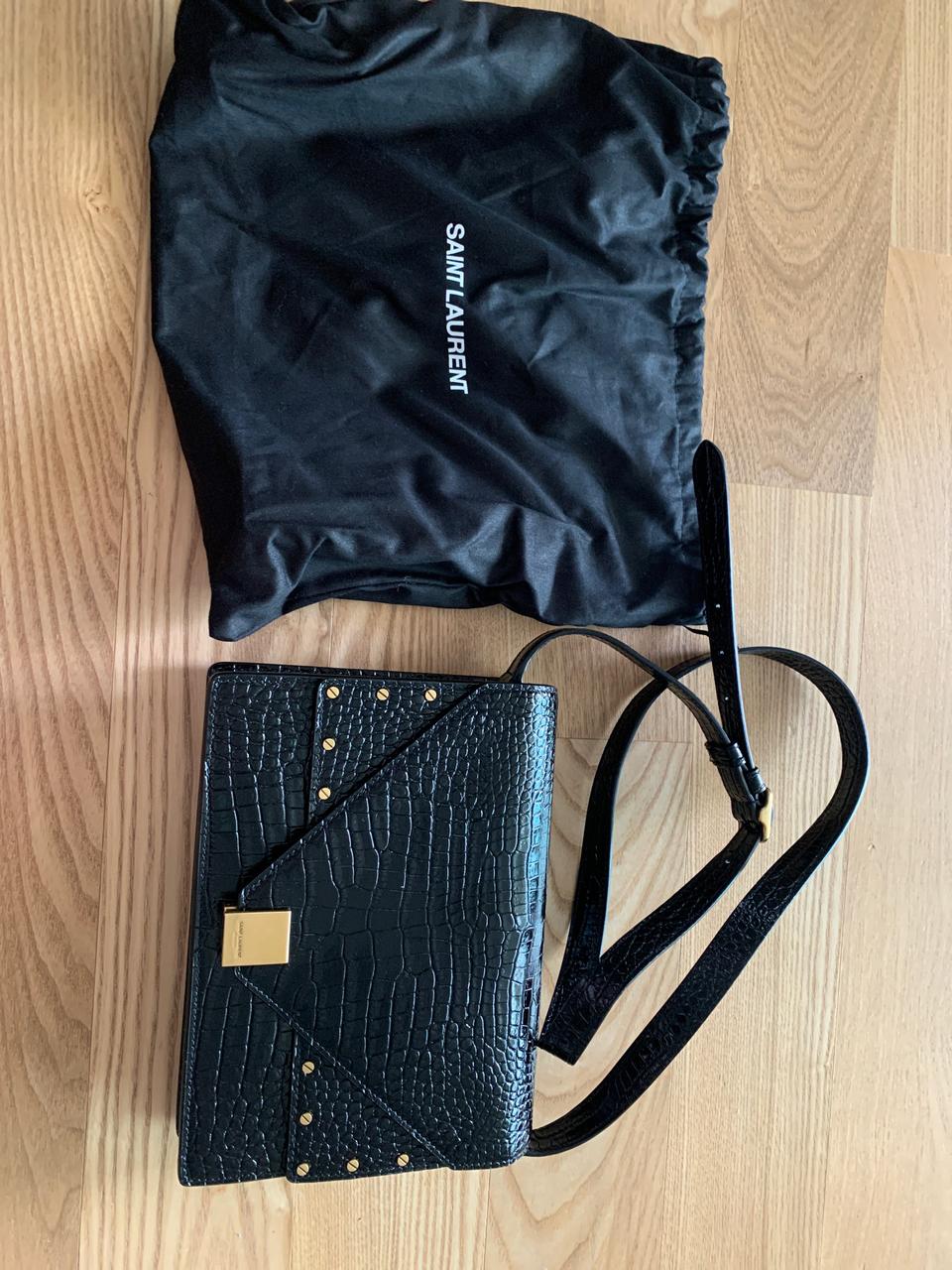 생로랑 마고숄더백 크록 블랙