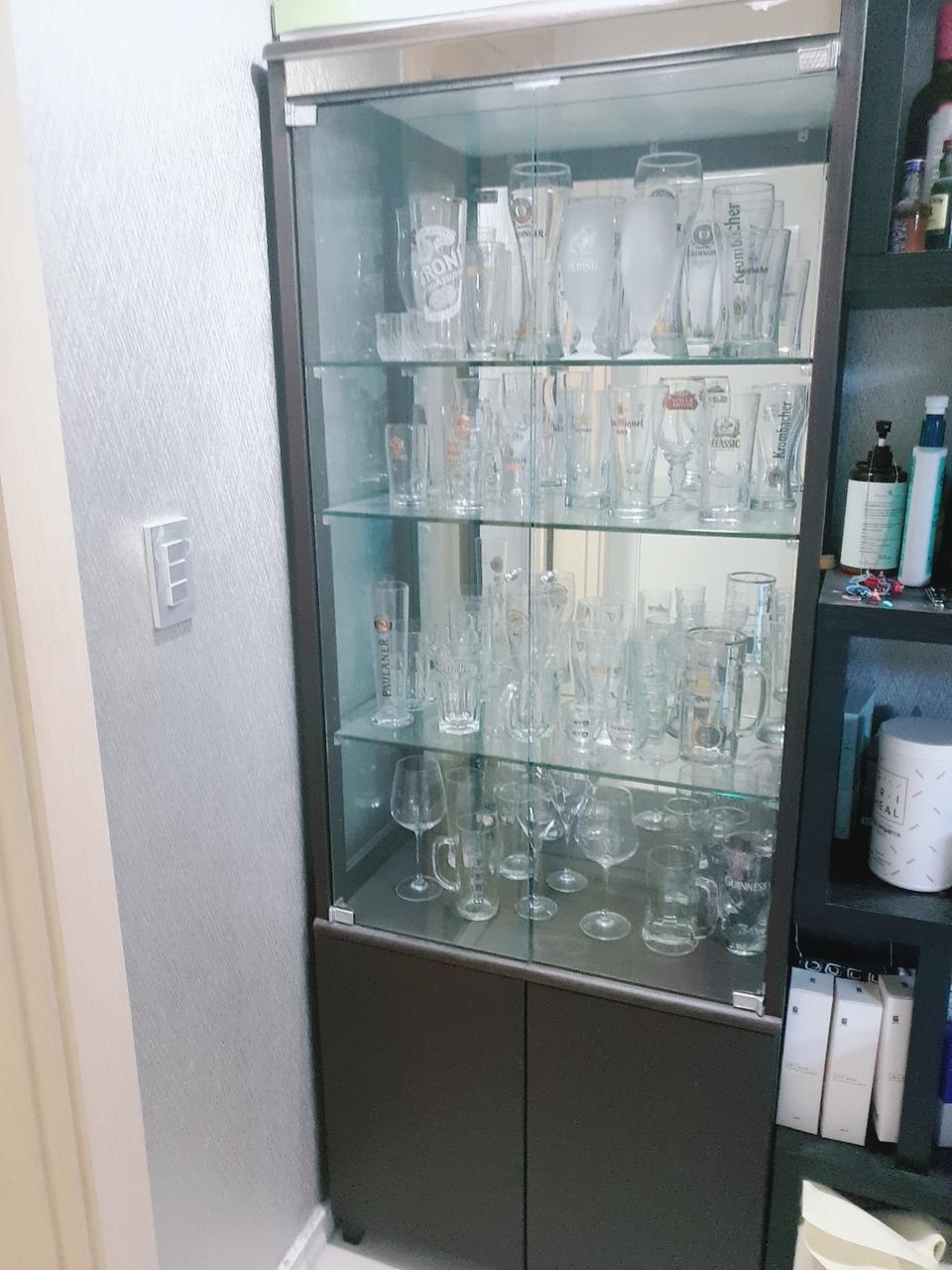 유리진열장(수납장) 무료나눔합니다.