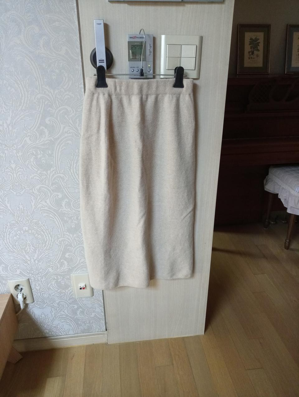 캐시미어홀가먼트 니트스커트 베이지  키이스  원피스 아님