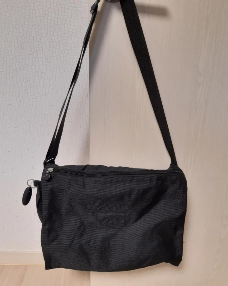 만다리나덕 크로스백 판매합니다.