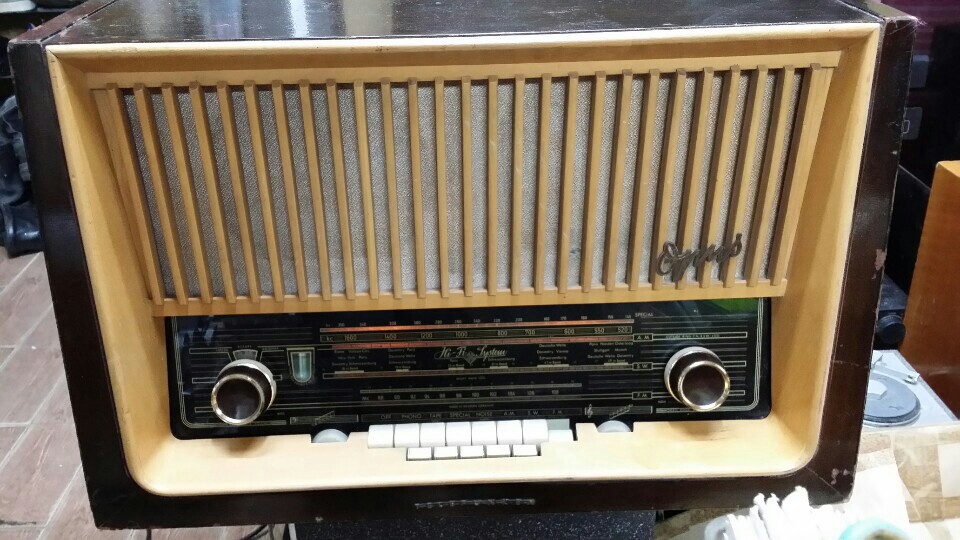 TELEFUNKEN Opus 7 모델 라디오