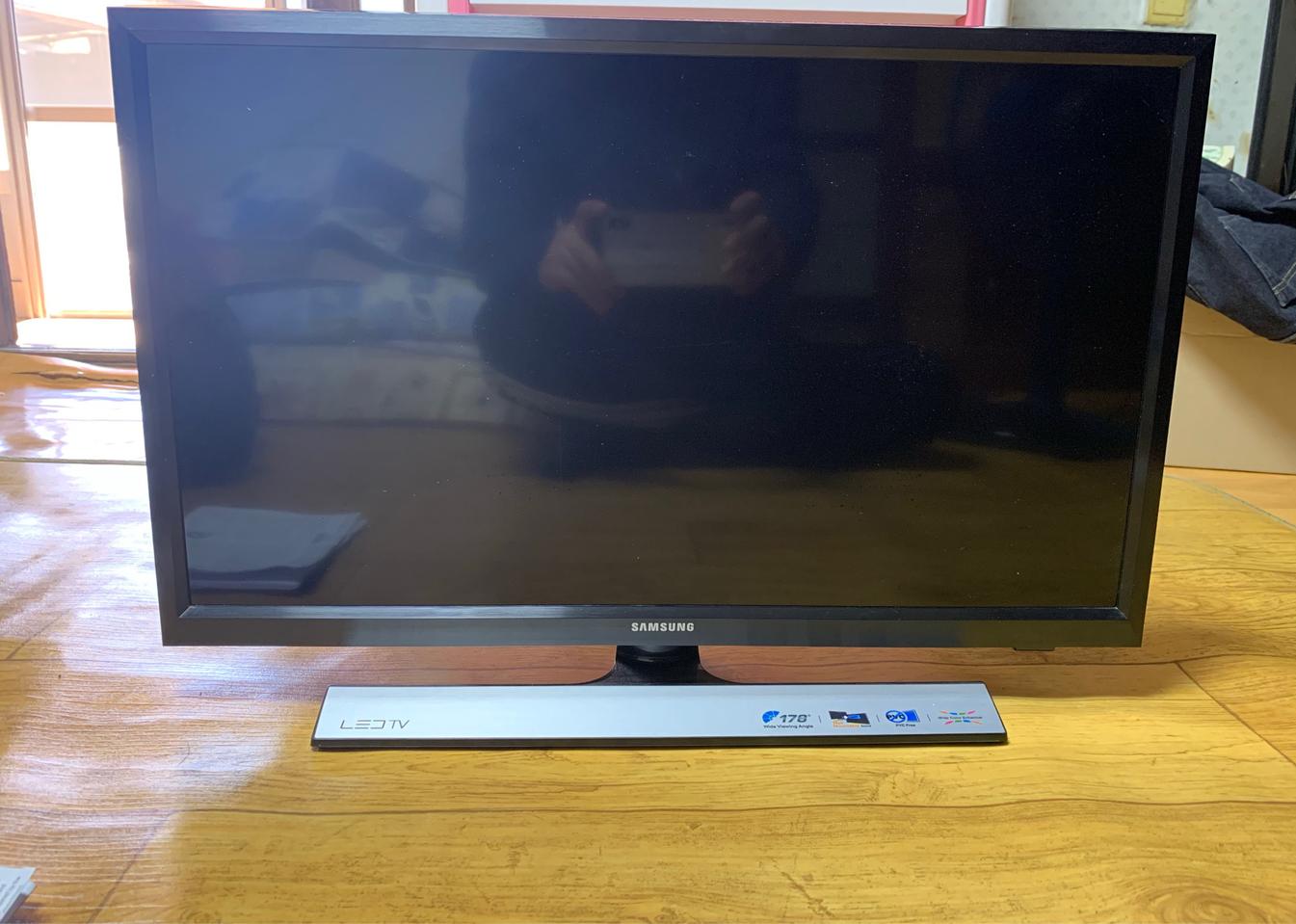 삼성 24인치 LED TV (벽걸이겸용)