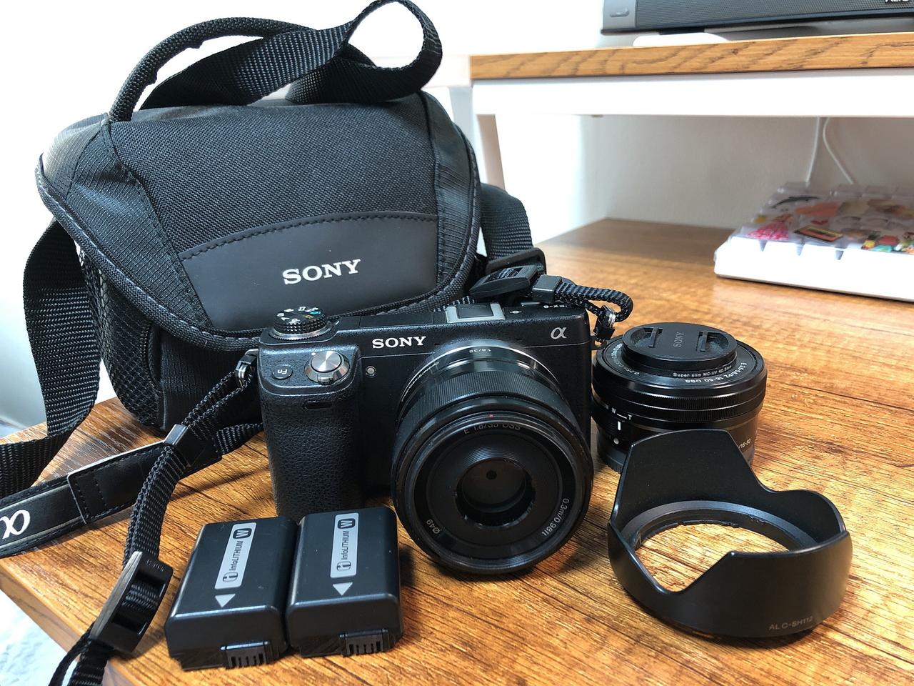 SONY 카메라본체+렌즈2입 (렌즈값만 75만원)