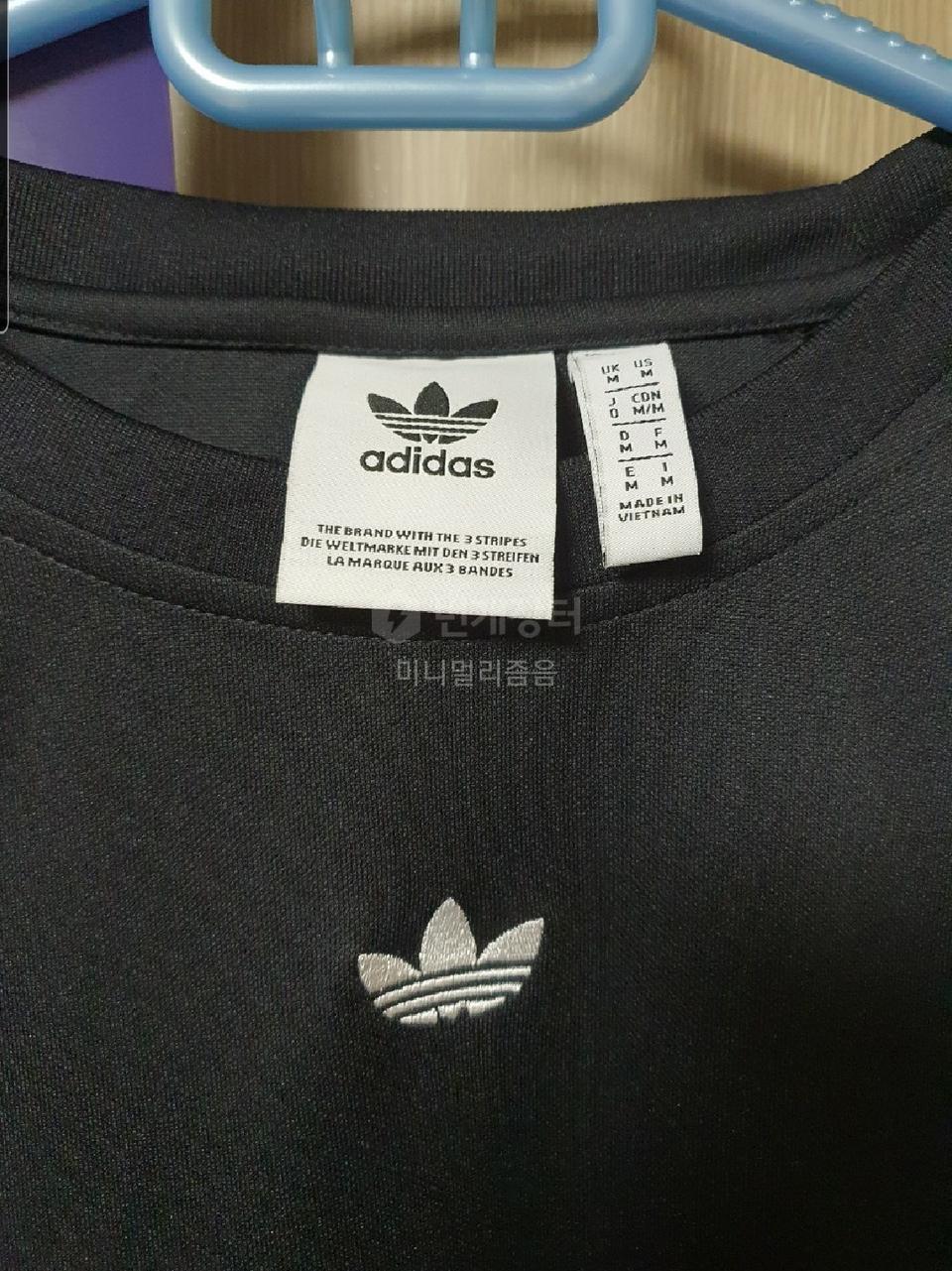 Adidas flamestrike 트레이닝 상의 M 급처합니다!