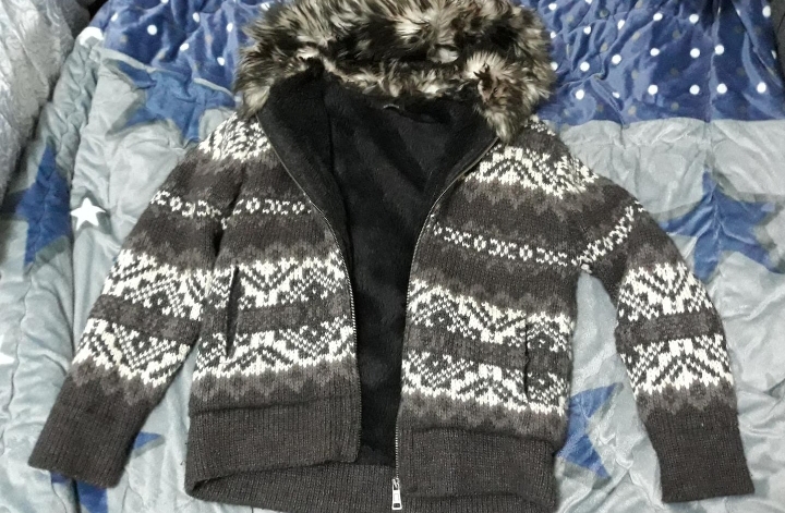 따뜻한 옷 (자라)  남/여 공용.