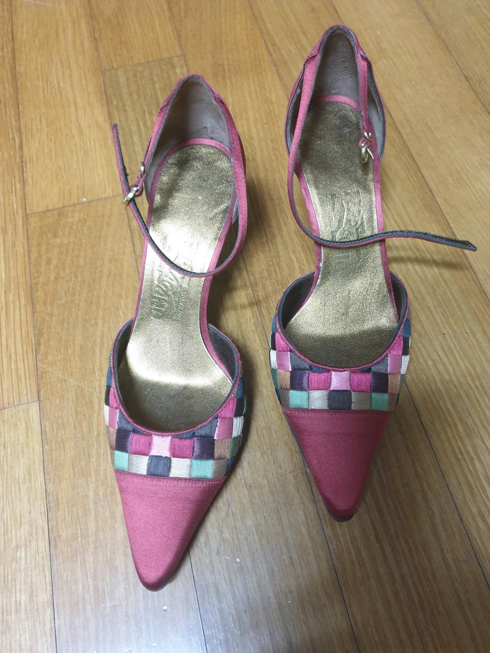 페라가모 구두  235